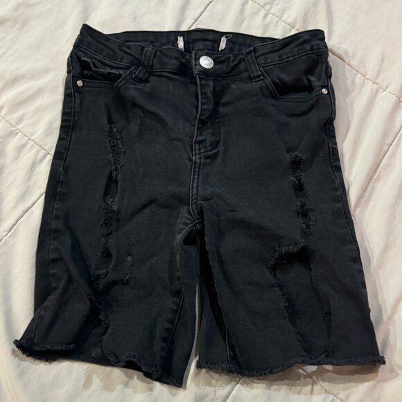 I&M Jeans Black Stretch Denim Distressed Jean Caprie Long Shorts Womans sz Small - Picture 1 of 4